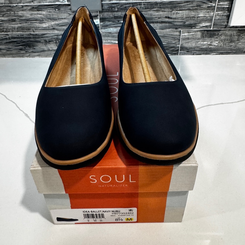 SOUL Naturalizer Women's Black and Tan Loafers